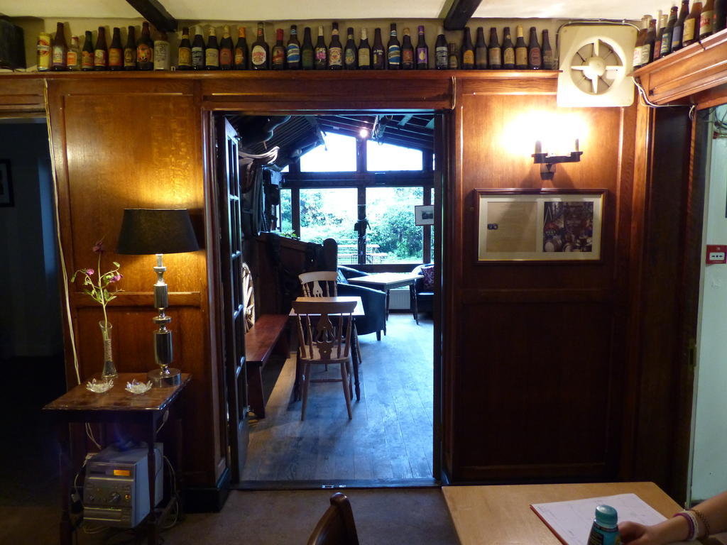 The Sun Inn Englefield Green 外观 照片